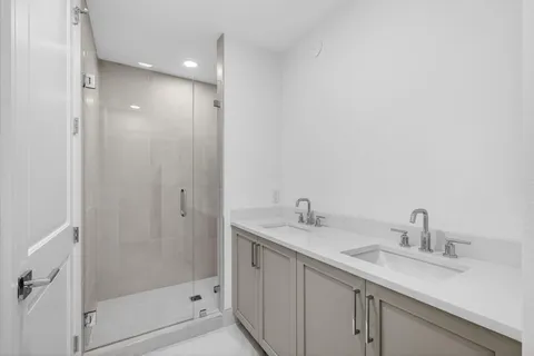 $1,250,000 | 182 Lake Drive, Unit 5301, Palm Beach Shores, FL 33404