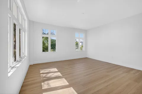 $1,250,000 | 182 Lake Drive, Unit 5301, Palm Beach Shores, FL 33404