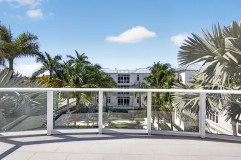 $1,250,000 | 182 Lake Drive, Unit 5301, Palm Beach Shores, FL 33404