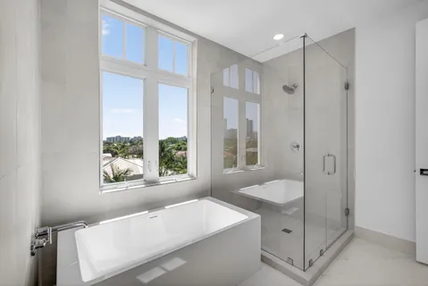 $1,250,000 | 182 Lake Drive, Unit 5301, Palm Beach Shores, FL 33404