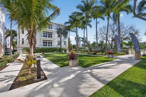 $1,250,000 | 182 Lake Drive, Unit 5301, Palm Beach Shores, FL 33404