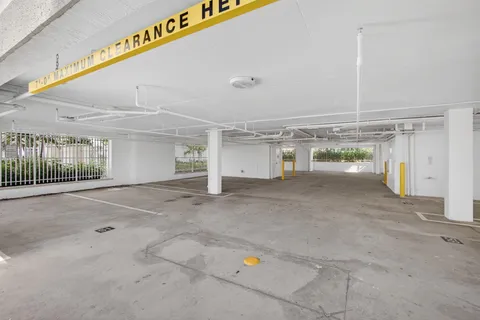 $1,250,000 | 182 Lake Drive, Unit 5301, Palm Beach Shores, FL 33404