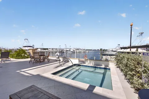 $1,250,000 | 182 Lake Drive, Unit 5301, Palm Beach Shores, FL 33404