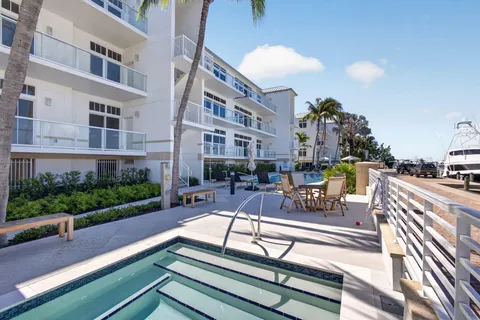 $1,250,000 | 182 Lake Drive, Unit 5301, Palm Beach Shores, FL 33404