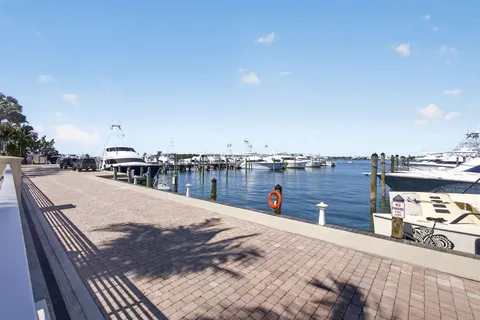 $1,250,000 | 182 Lake Drive, Unit 5301, Palm Beach Shores, FL 33404