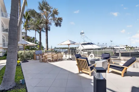 $1,250,000 | 182 Lake Drive, Unit 5301, Palm Beach Shores, FL 33404