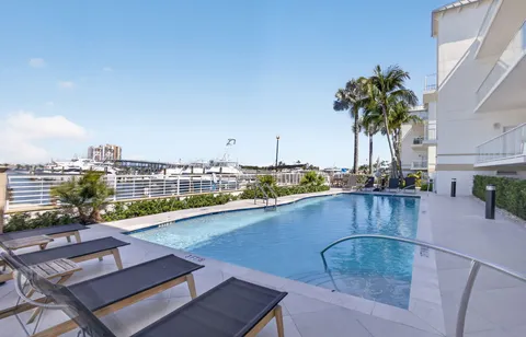 $1,250,000 | 182 Lake Drive, Unit 5301, Palm Beach Shores, FL 33404