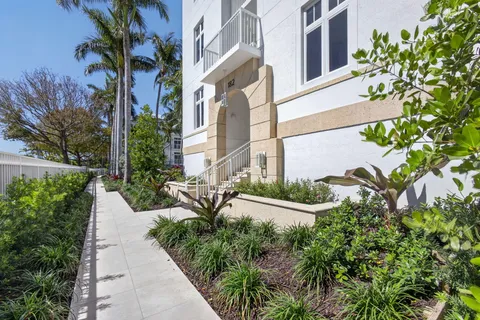 $1,250,000 | 182 Lake Drive, Unit 5301, Palm Beach Shores, FL 33404
