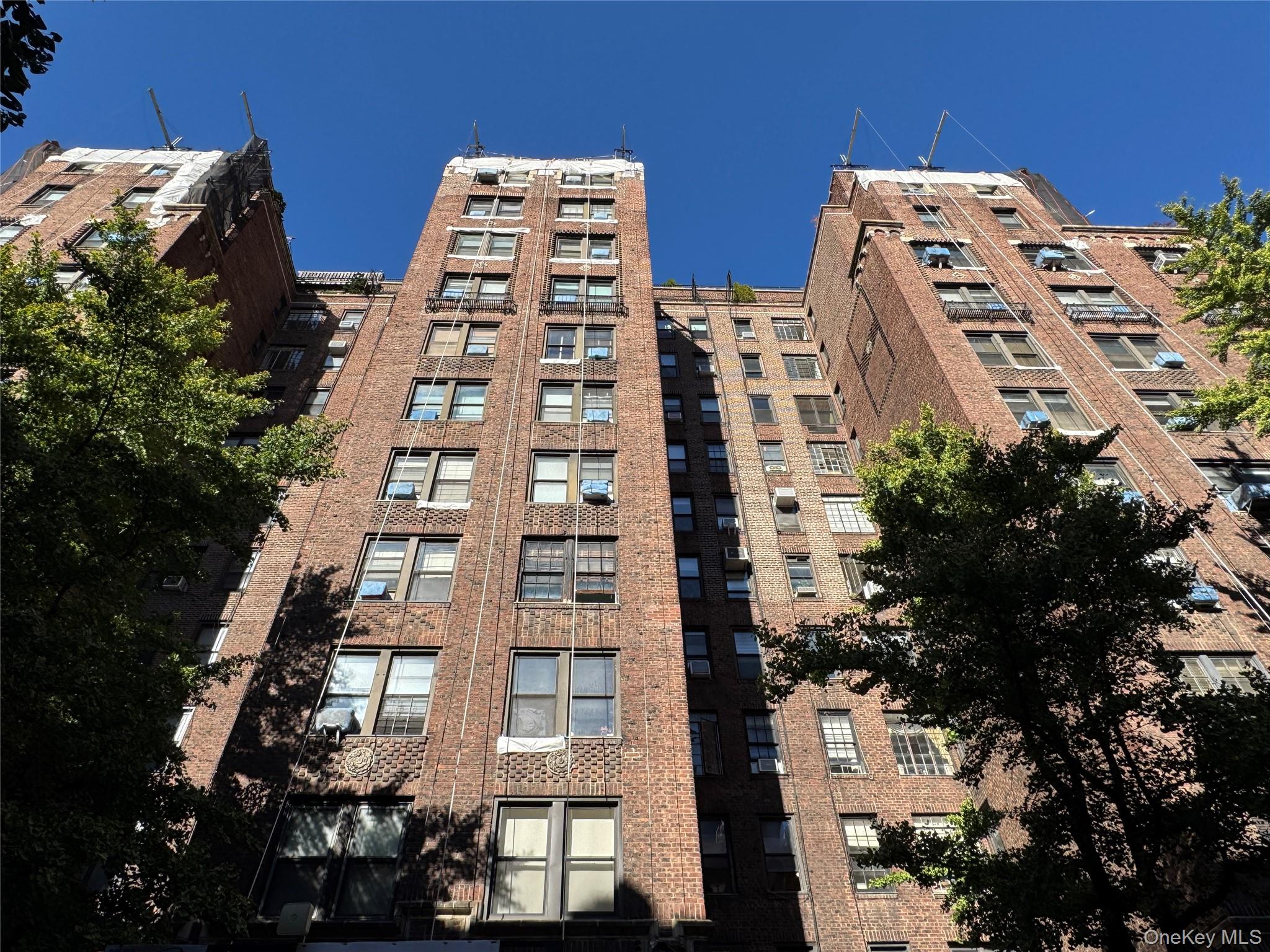 333 East 53rd Street, Unit 5C Manhattan, NY 10022 - Photo 2 of 27 front view of a building