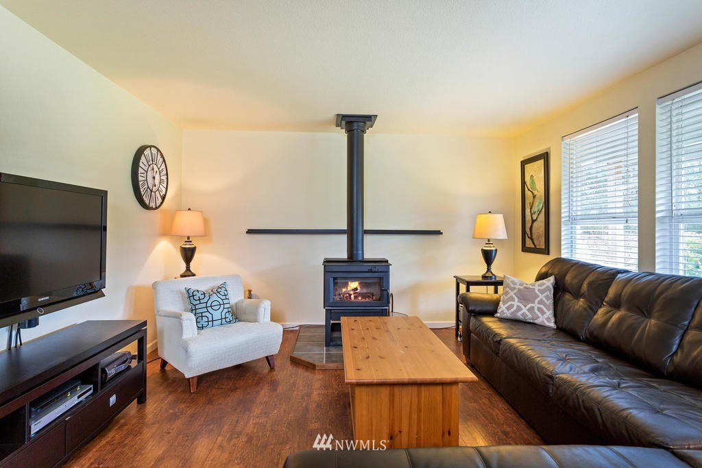 14664 Forest Glen Road Southwest Port Orchard, WA 98367 - Photo 2 of 8 Gallery Image 2