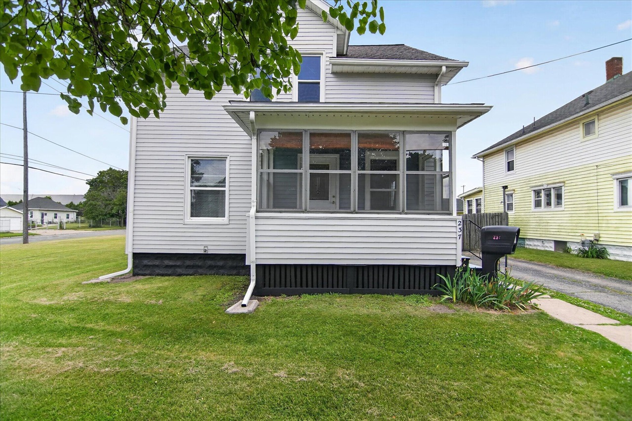 237 North Forbes Street Jackson, MI 49202 - Photo 6 of 48