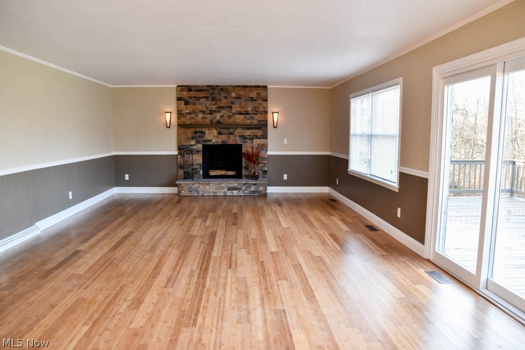 5185 West Bath Road Akron, OH 44333 - Photo 9 of 24 Great room with slider to the back deck.