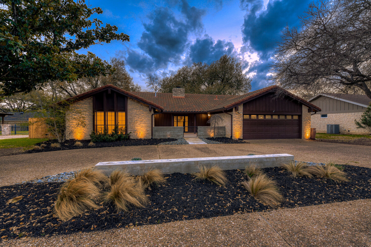 a view of a house with a yard