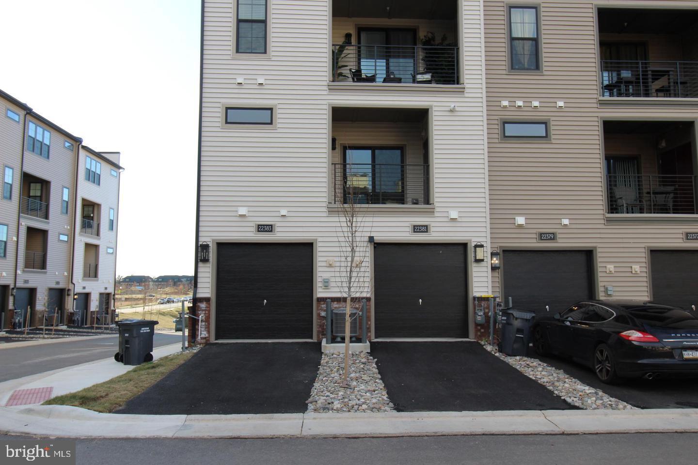 22383 Roanoke Rise Terrace Ashburn, VA 20148 - Photo 41 of 41 a view of a building with car parked