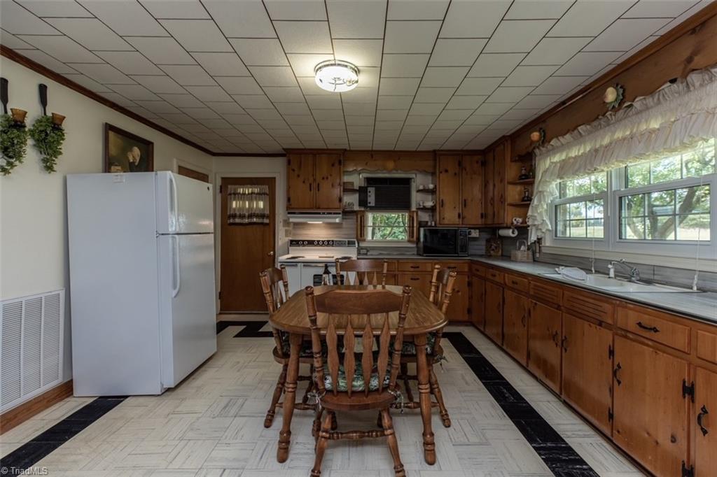 699 Hill Road Lexington, NC 27292 - Photo 5 of 23 Gallery Image 5