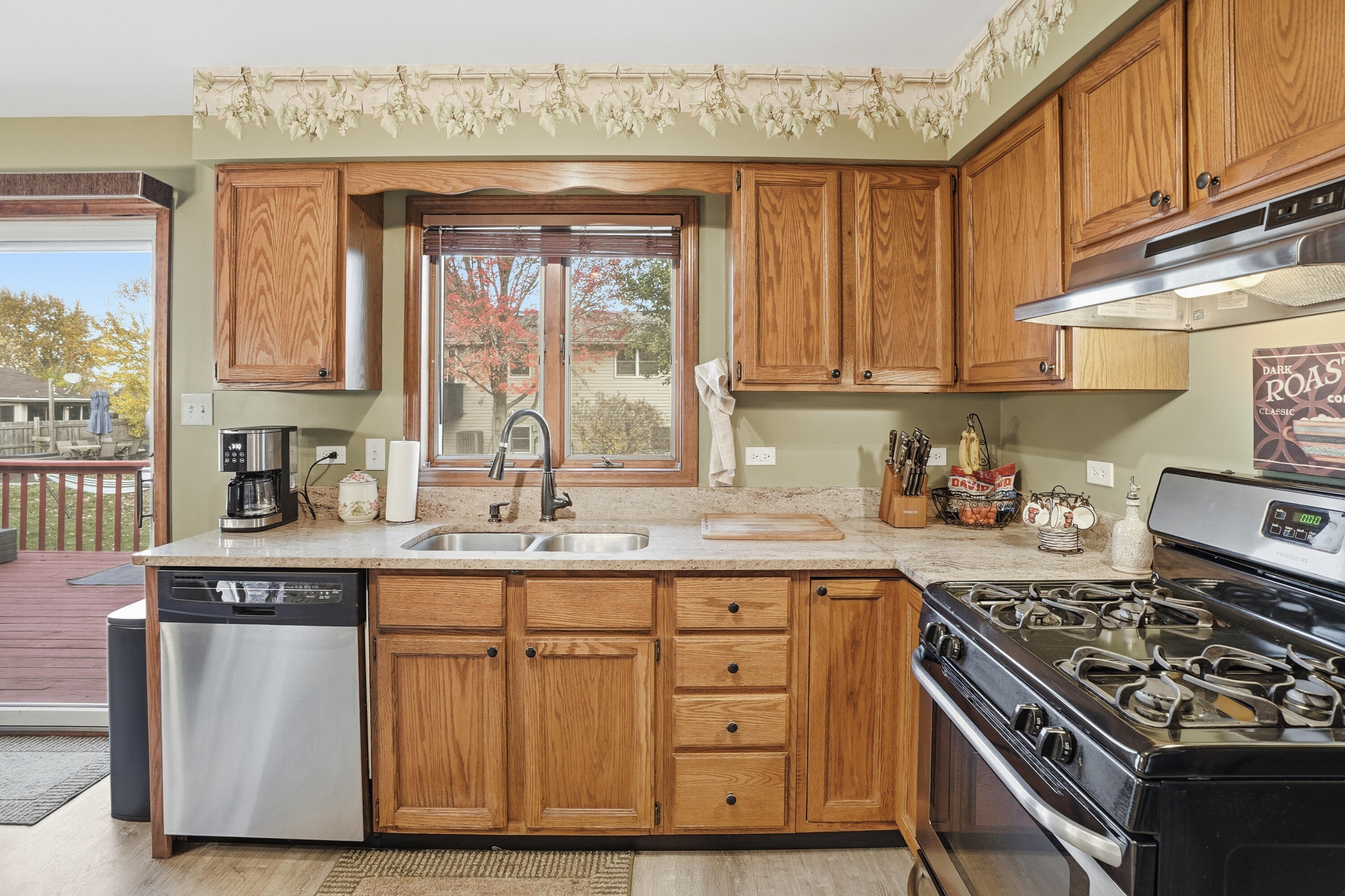 8651 Fulton Place Crown Point, IN 46307 - Photo 9 of 24 3000x1999