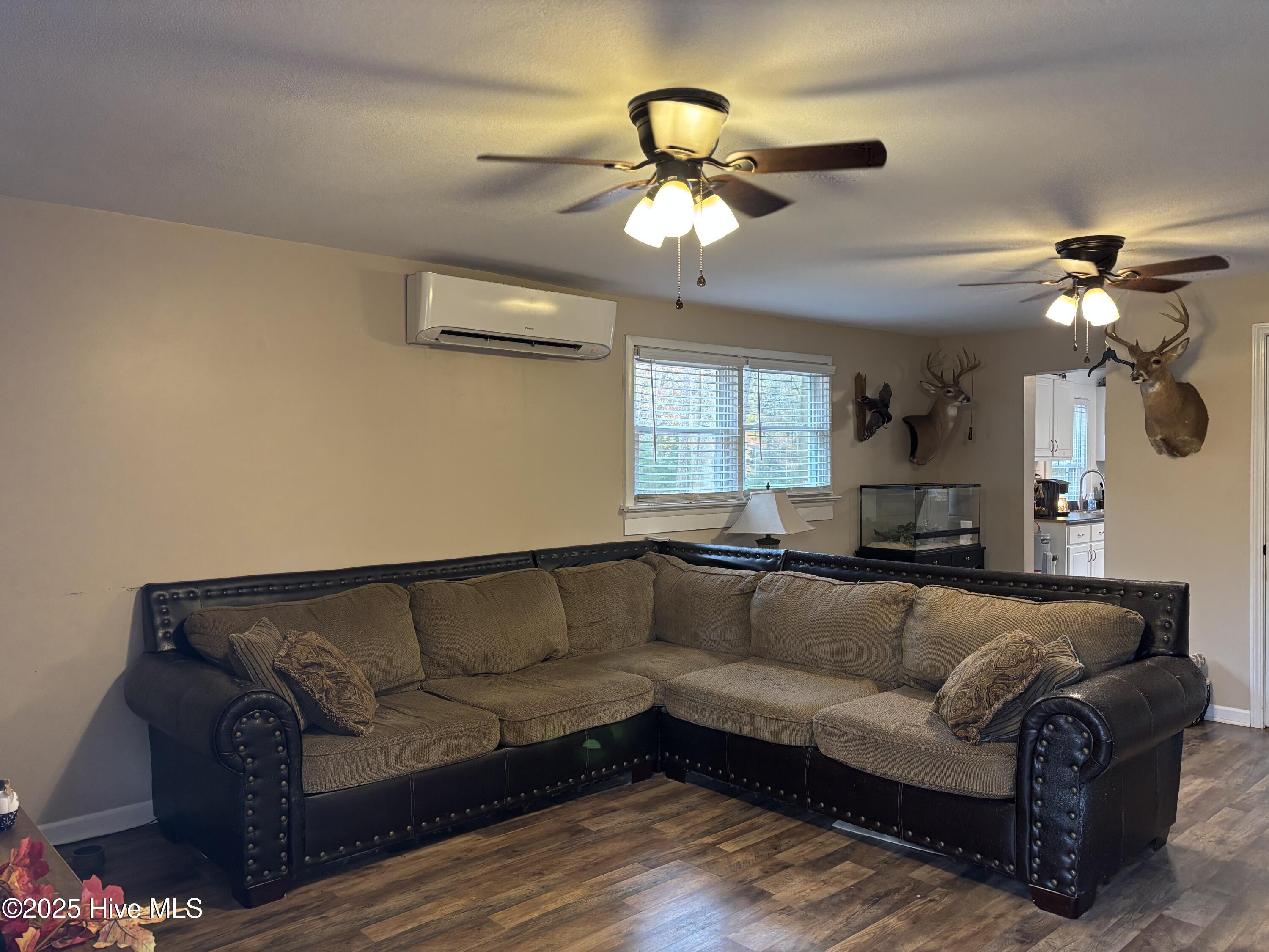 390 Phillips Hill Road Conway, NC 27820 - Photo 14 of 44 Living Room