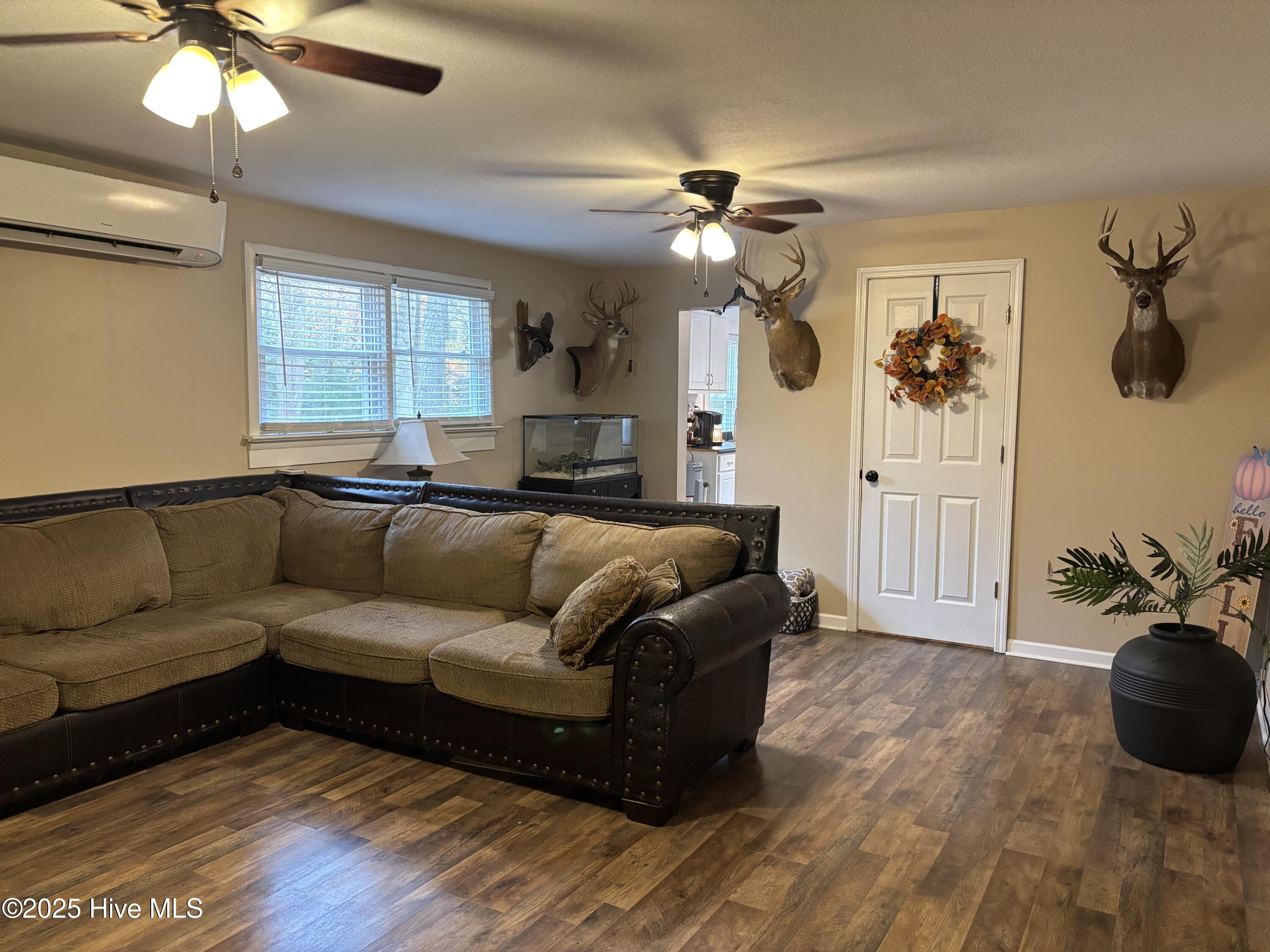 390 Phillips Hill Road Conway, NC 27820 - Photo 16 of 52 Living Room