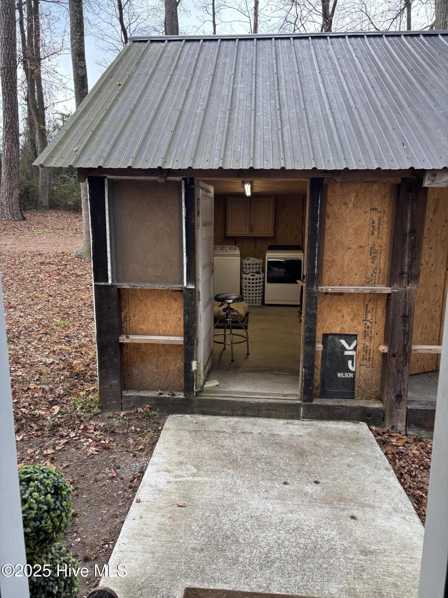 390 Phillips Hill Road Conway, NC 27820 - Photo 23 of 44 The Cookhouse from the main house
