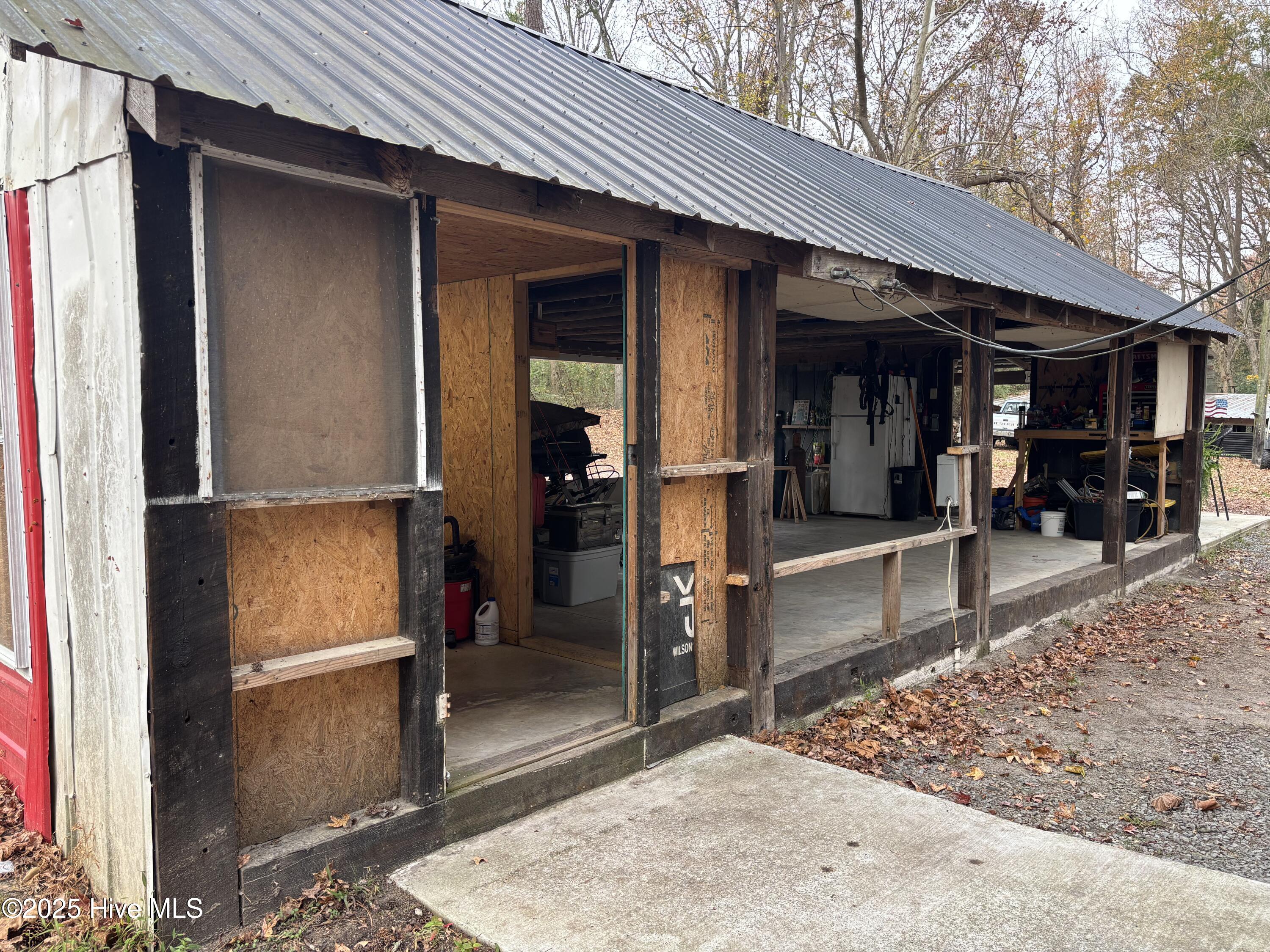 390 Phillips Hill Road Conway, NC 27820 - Photo 24 of 44 The Cookhouse from the main house