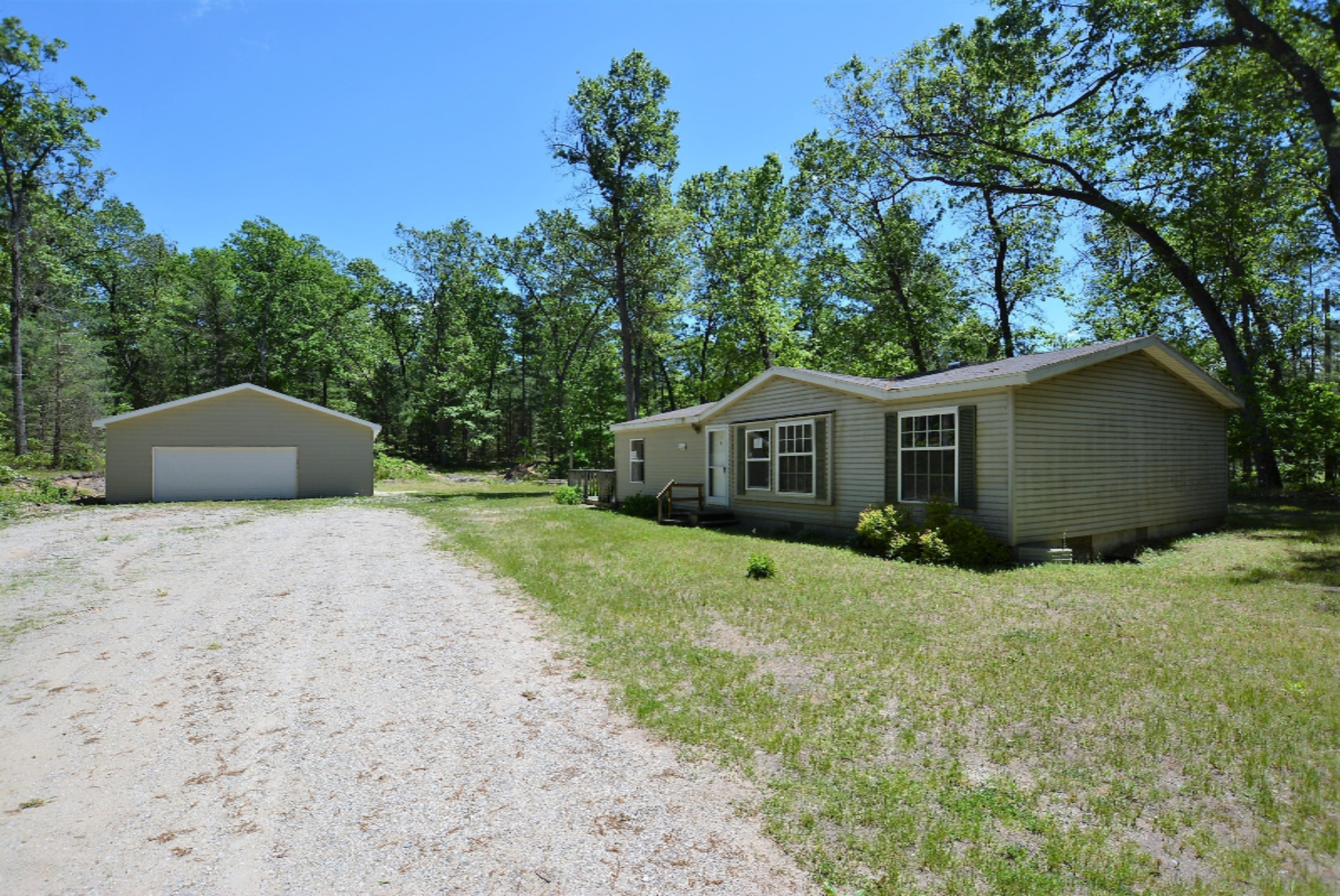 5244 Putnam Road Muskegon, MI 49445 - Photo 1 of 22 DSC_0513