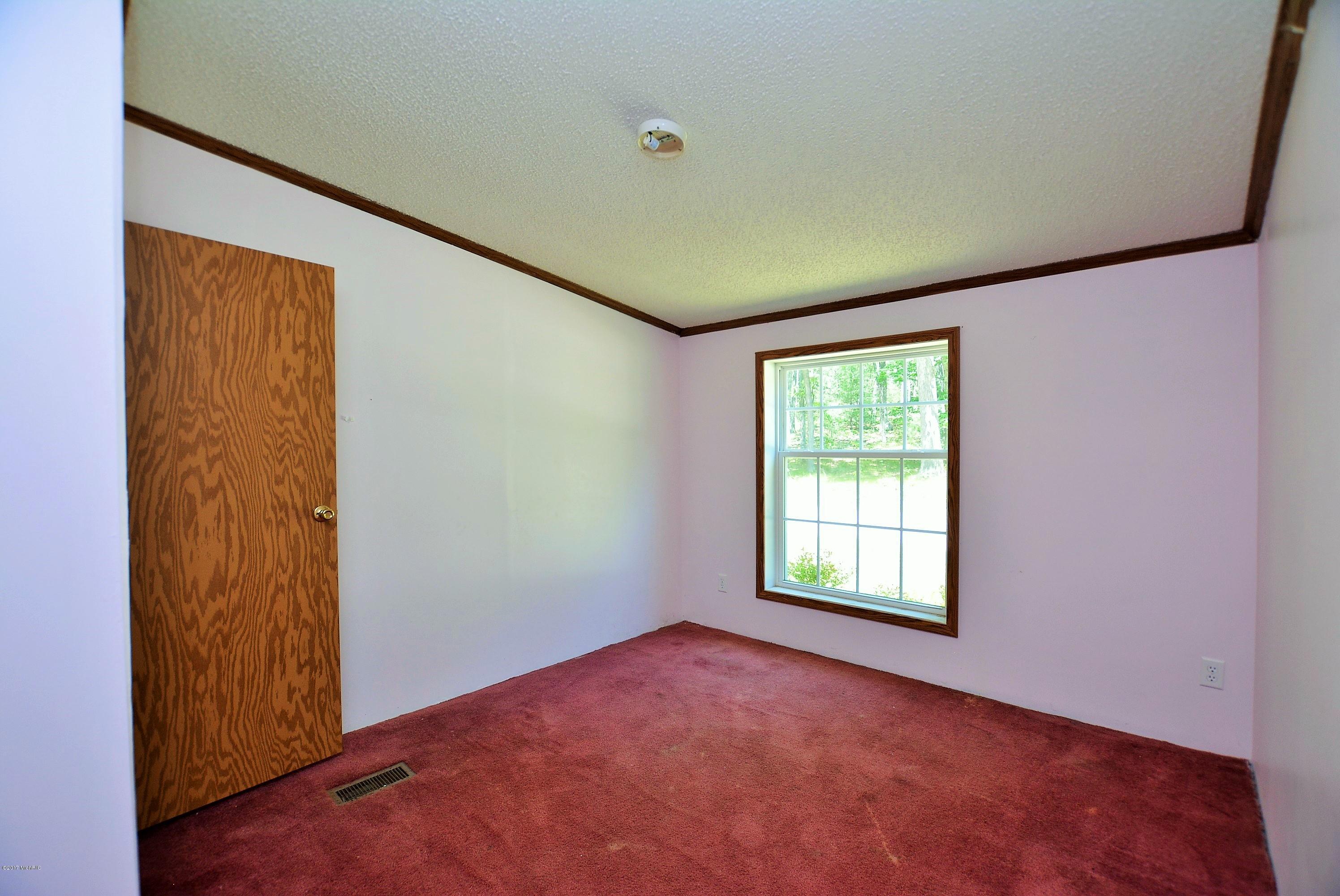 5244 Putnam Road Muskegon, MI 49445 - Photo 13 of 22 DSC_0491