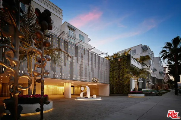 $12,800 | 155 North Crescent Drive, Unit 1BRTH, Beverly Hills, CA 90210