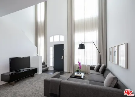 $12,800 | 155 North Crescent Drive, Unit 1BRTH, Beverly Hills, CA 90210