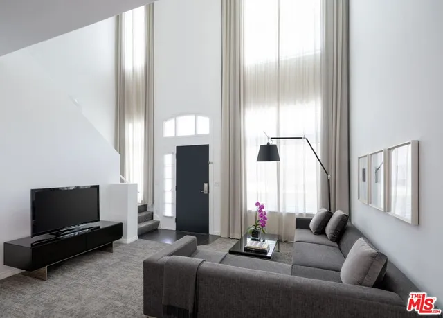 $12,800 | 155 North Crescent Drive, Unit 1BRTH, Beverly Hills, CA 90210