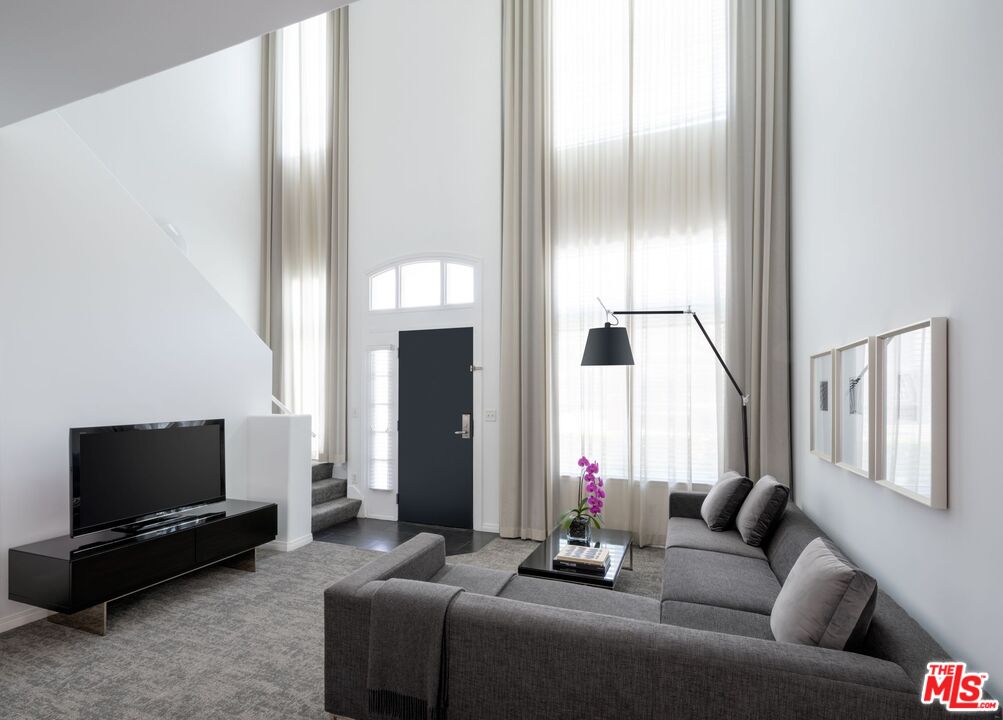 155 North Crescent Drive, Unit 1BRTH Beverly Hills, CA 90210 - Photo 5 of 9