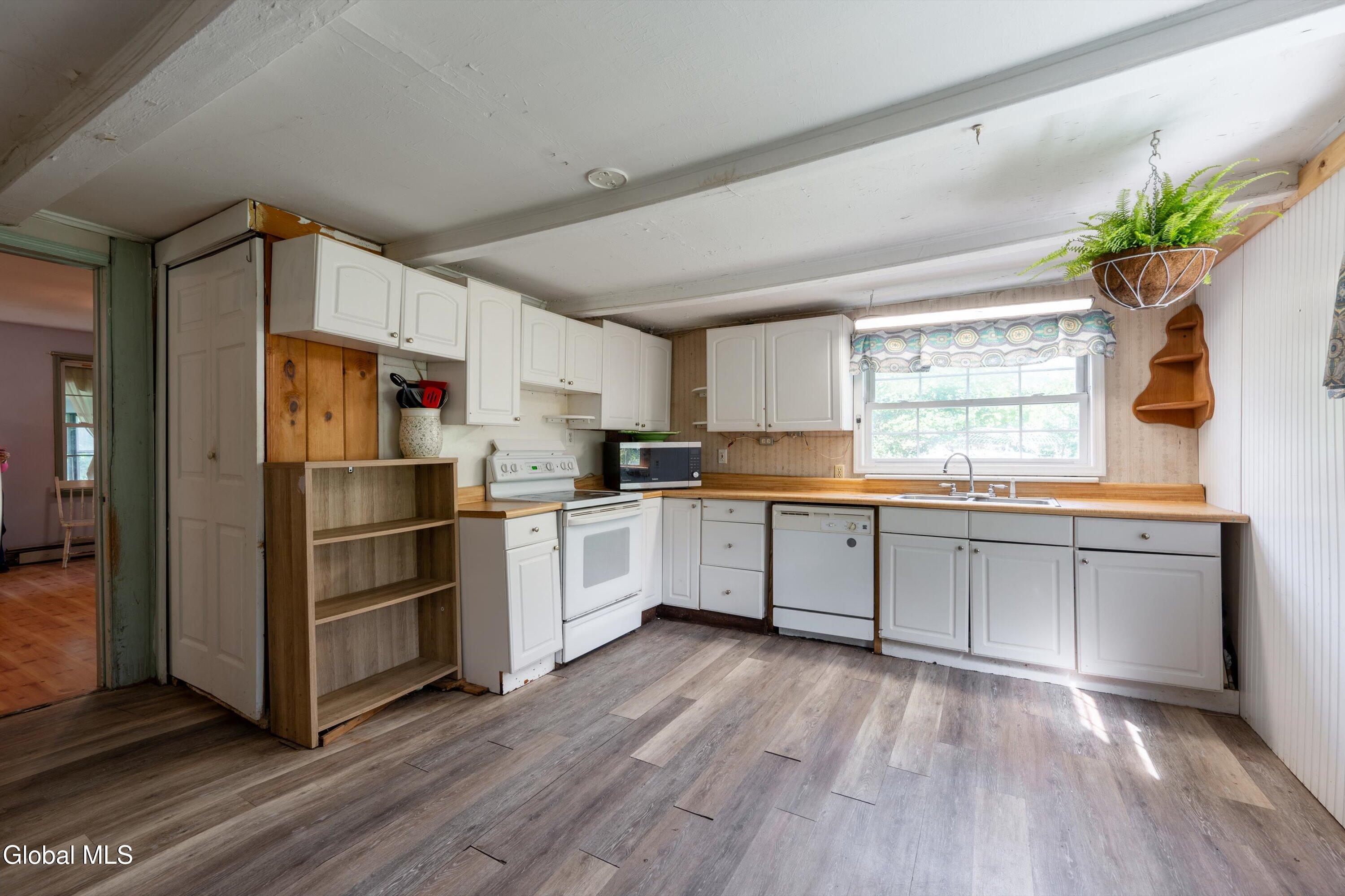 346 Church Road Glenville, NY 12302 - Photo 3 of 14 Kitchen