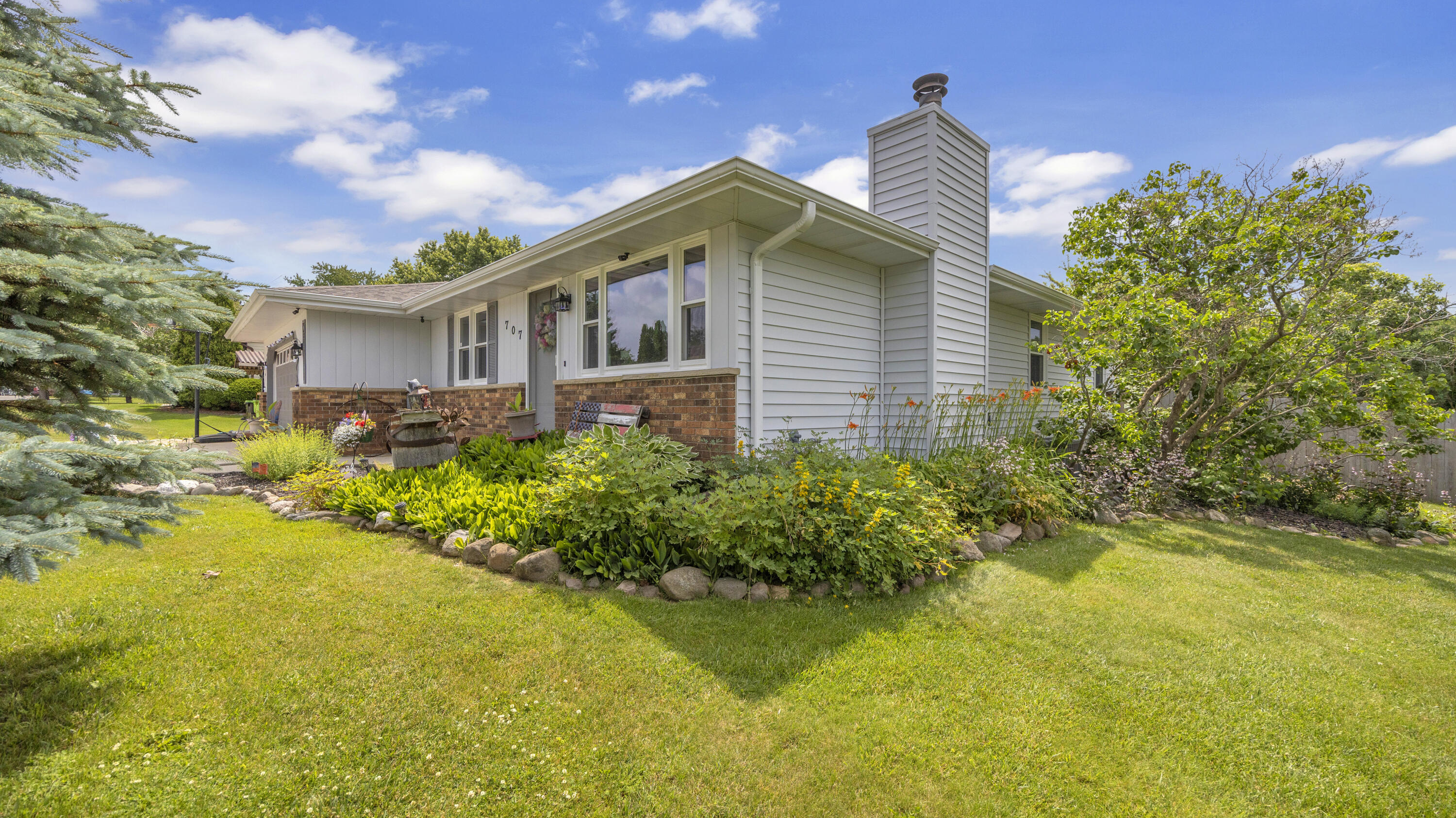 707 Goldfinch Lane Howards Grove, WI 53083 - Photo 26 of 27 Front Yard 1