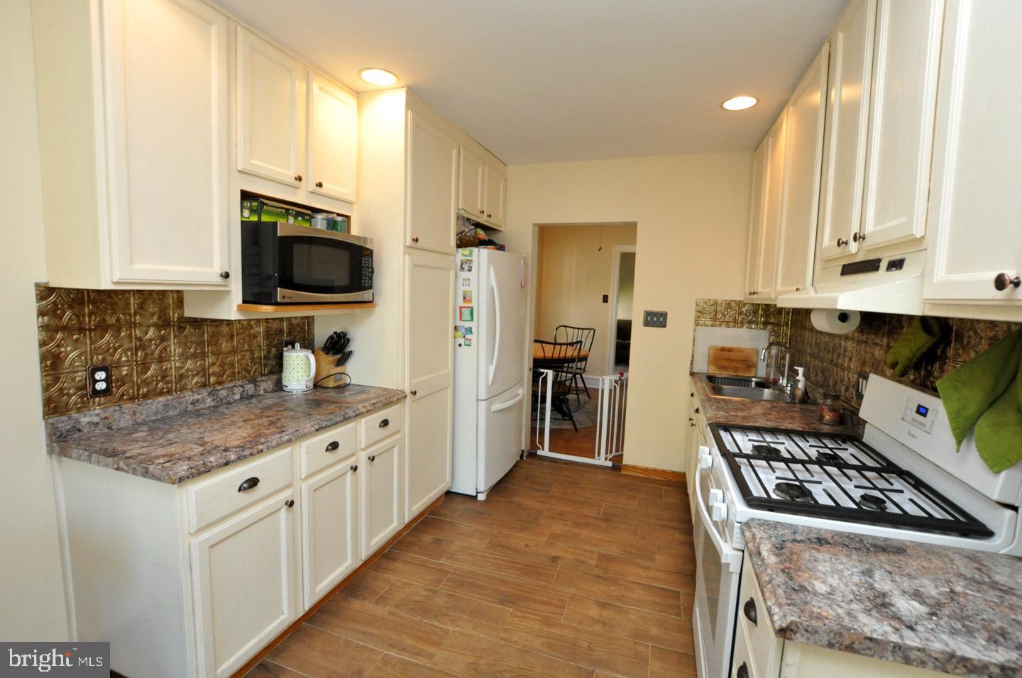 1008 Rural Avenue Voorhees, NJ 08043 - Photo 8 of 28 Kitchen