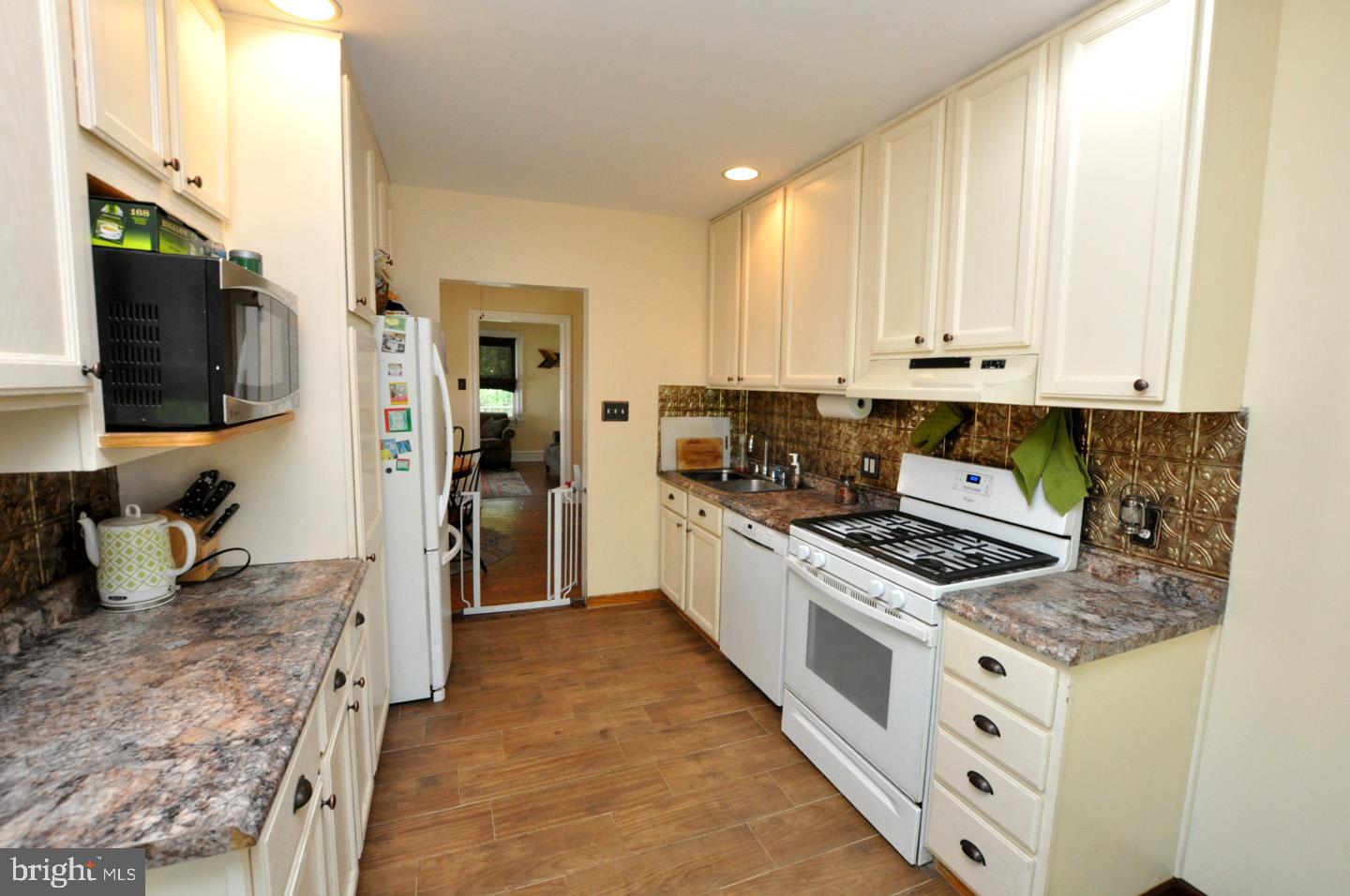 1008 Rural Avenue Voorhees, NJ 08043 - Photo 9 of 28 Kitchen