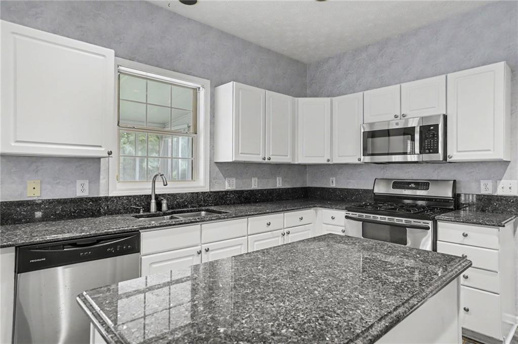 525 Cogburn Ridge Way Alpharetta, GA 30004 - Photo 8 of 28 Gallery Image 8
