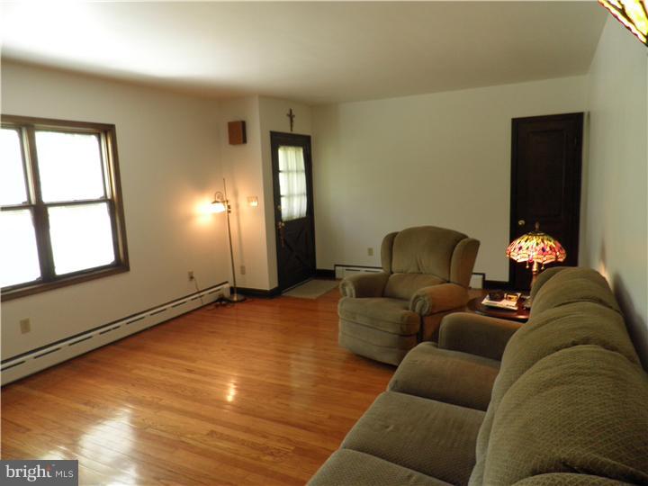 75 Blackwell Road Pennington, NJ 08534 - Photo 5 of 15 Gallery Image 5