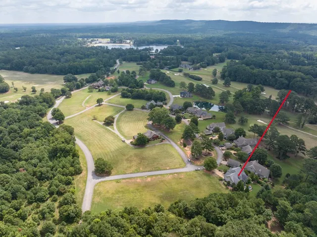 a view of a back yard