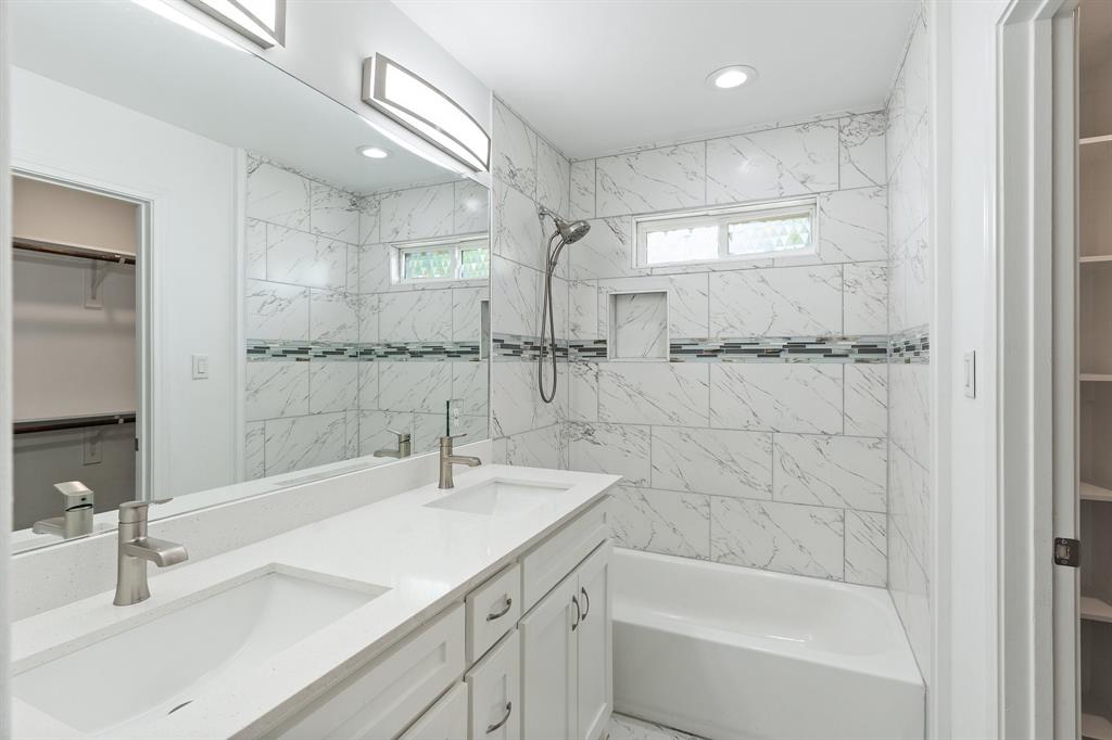 810 South Main Street Kemp, TX 75143 - Photo 13 of 16 a bathroom with a tub sink and mirror