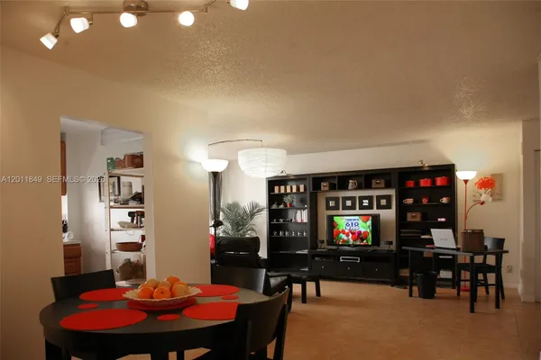 $2,200 | 17011 North Bay Road, Unit 918, Sunny Isles Beach, FL 33160