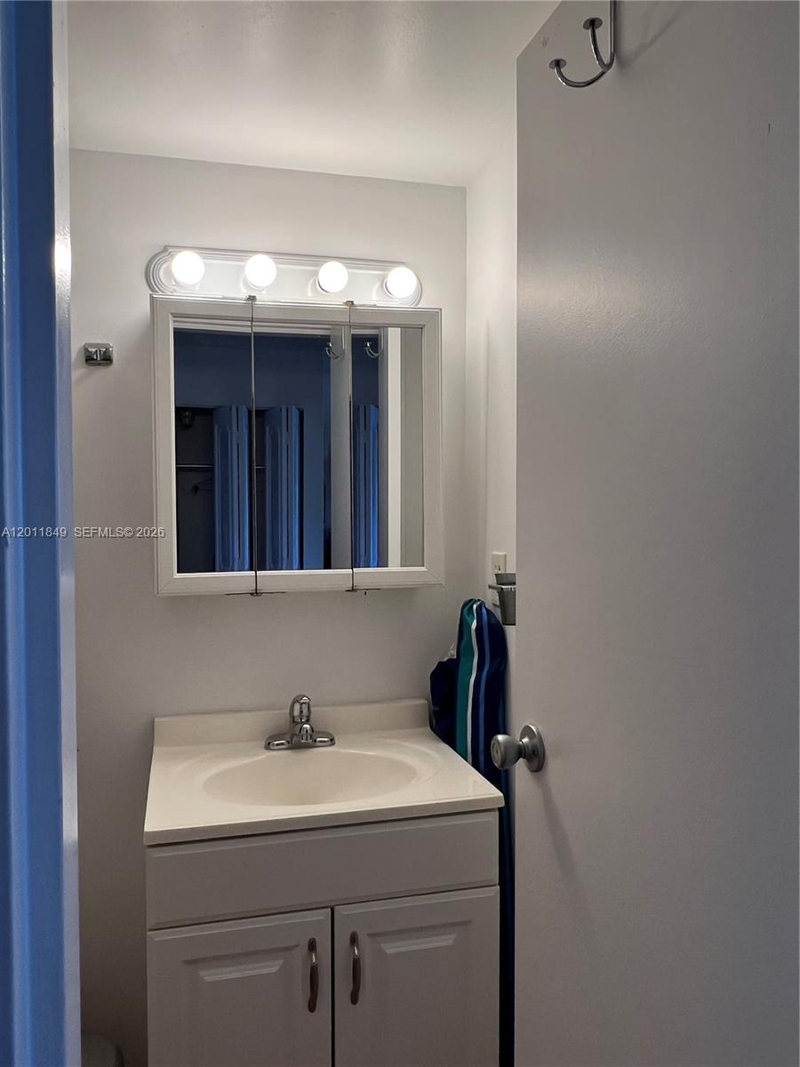 17011 North Bay Road, Unit 918 Sunny Isles Beach, FL 33160 - Photo 15 of 21 a bathroom with a sink and a mirror