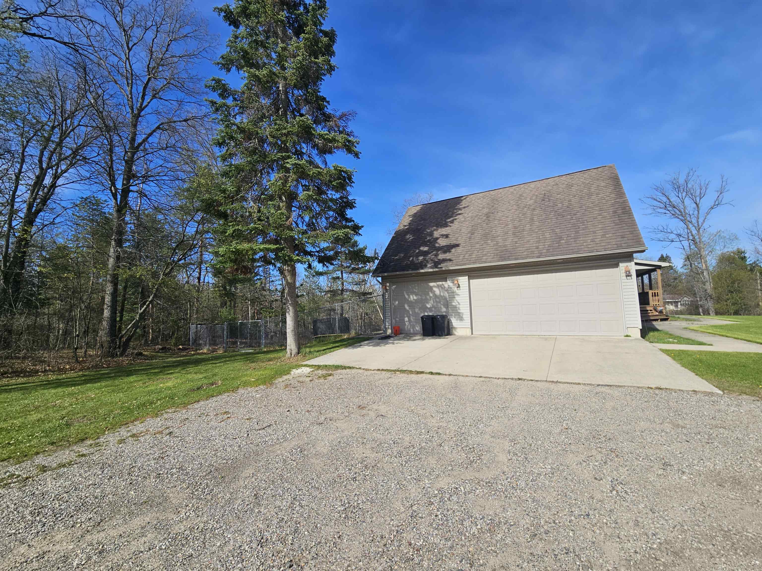 335 Pine Street Harrison, MI 48625 - Photo 10 of 70