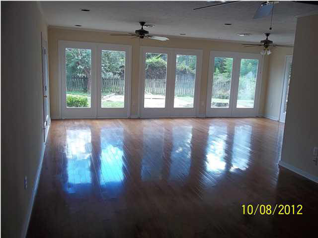 1839 Springridge Drive Jackson, MS 39211 - Photo 3 of 8 Living room