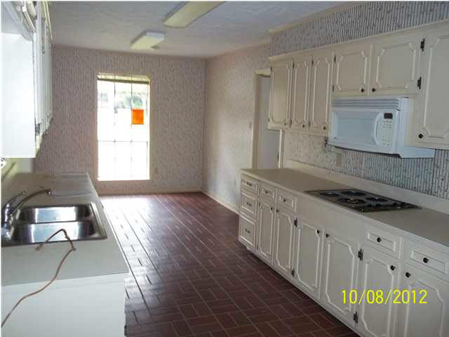 1839 Springridge Drive Jackson, MS 39211 - Photo 4 of 8 Kitchen