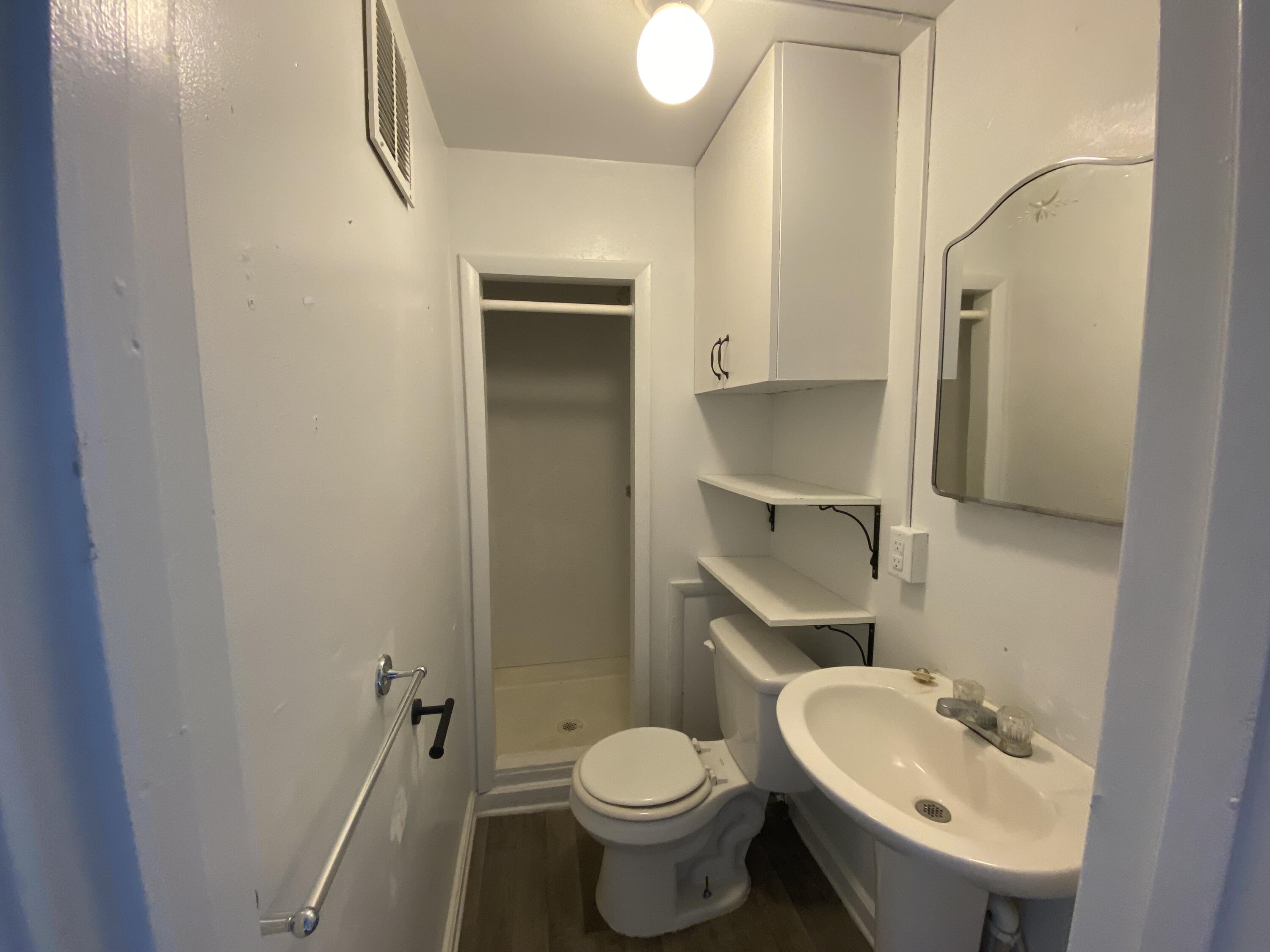 447 West Walnut Street Kalamazoo, MI 49007 - Photo 17 of 23 Photo Jun 01, 4 41 03 PM