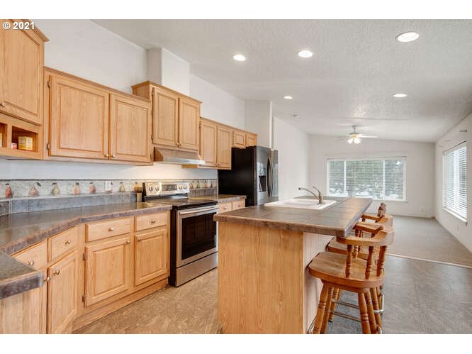 200 Southwest Watts Avenue Cascade Locks, OR 97014 - Photo 12 of 21 Gallery Image 12