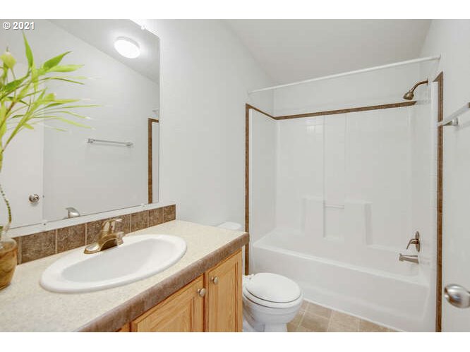 200 Southwest Watts Avenue Cascade Locks, OR 97014 - Photo 16 of 21 Gallery Image 16