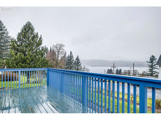 200 Southwest Watts Avenue Cascade Locks, OR 97014 - Photo 3 of 21 Gallery Image 3