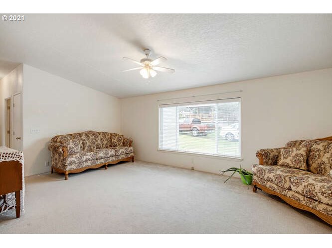 200 Southwest Watts Avenue Cascade Locks, OR 97014 - Photo 8 of 21 Gallery Image 8