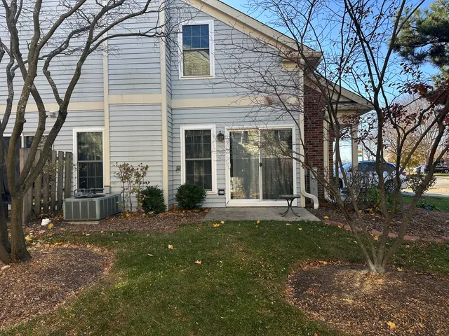 $2,499 | 1063 Stillwater Road, Unit 1063, Elgin, IL 60120