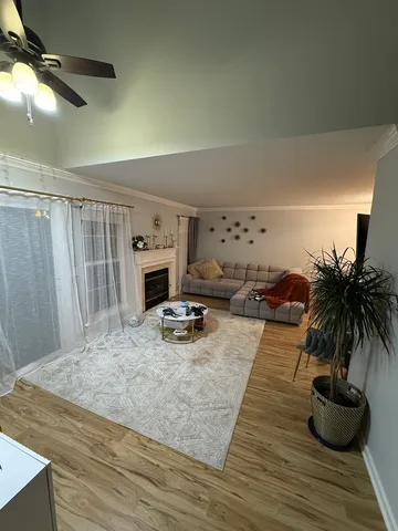 $2,499 | 1063 Stillwater Road, Unit 1063, Elgin, IL 60120